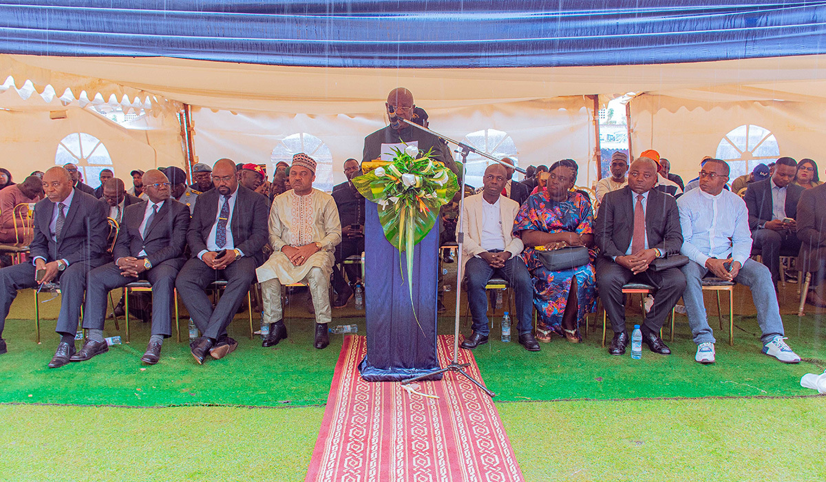 Autorités locales présentes lors de l'ouverture de l'agence Glotelho Bafoussam.
